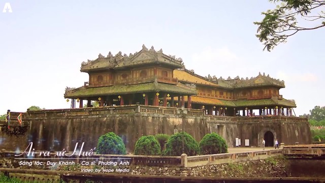 Ai ra xứ Huế